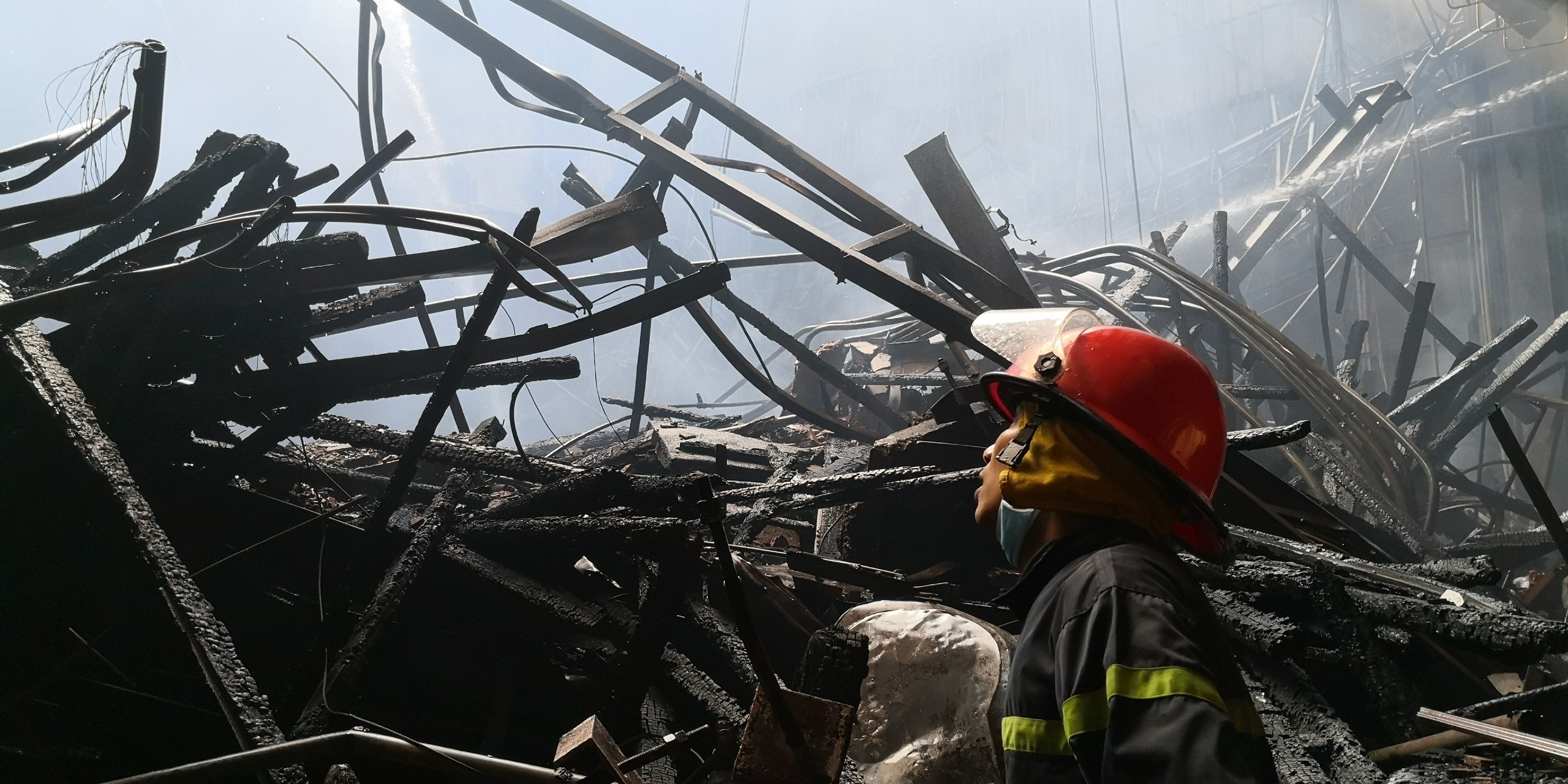 San khau show Quang Ha o Cung Viet Xo bi chay anh 4