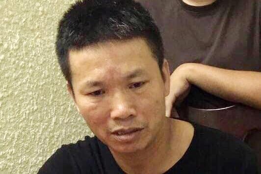 Bat thanh nien cuop iPhone cua nguoi nuoc ngoai hinh anh