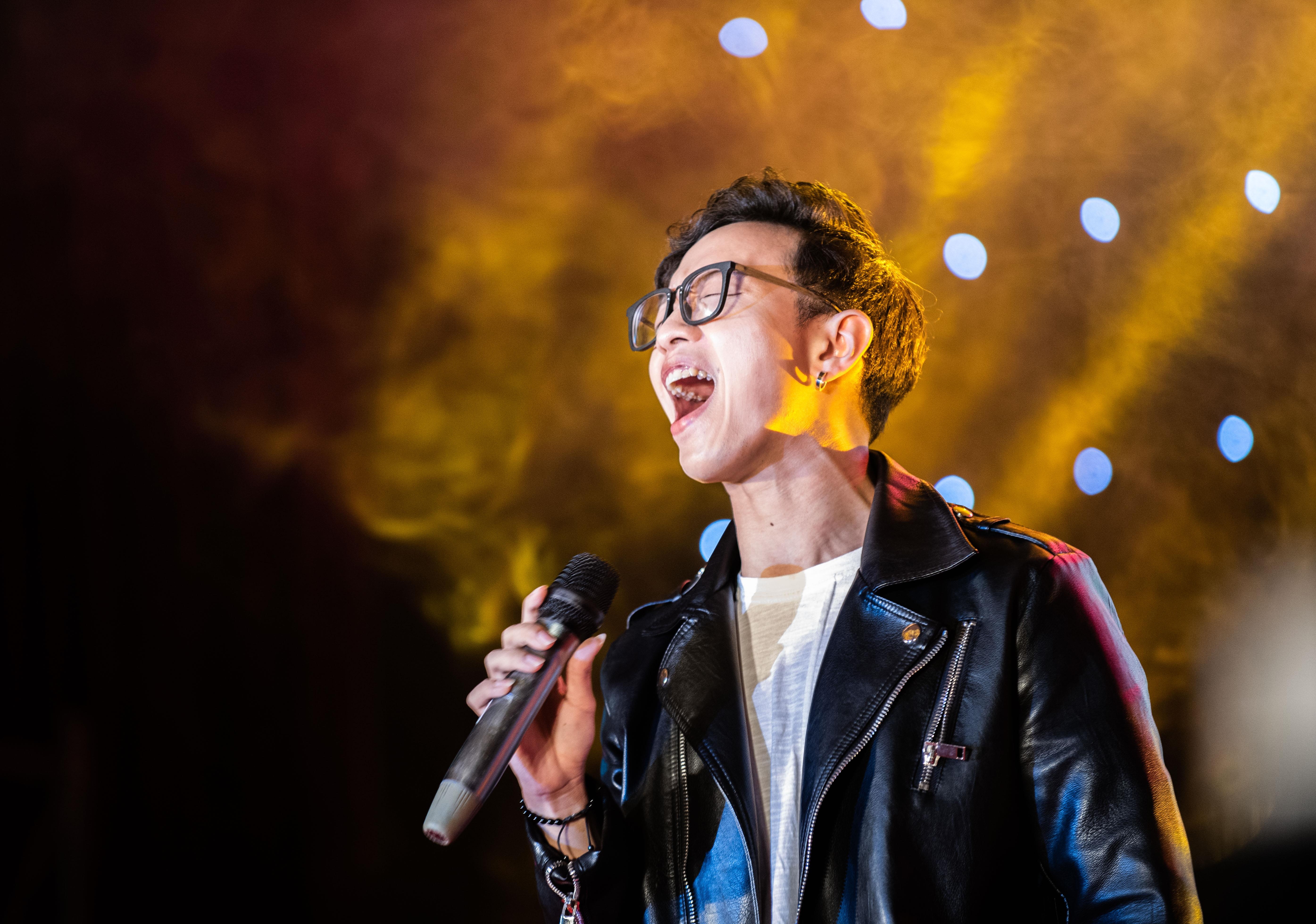 Hoang Dung, Da Lab quay tung dem hoi sinh vien hinh anh