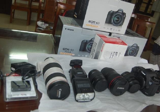 4 ten trom bit mat vo hieu hoa camera de cuom 11 may anh hinh anh