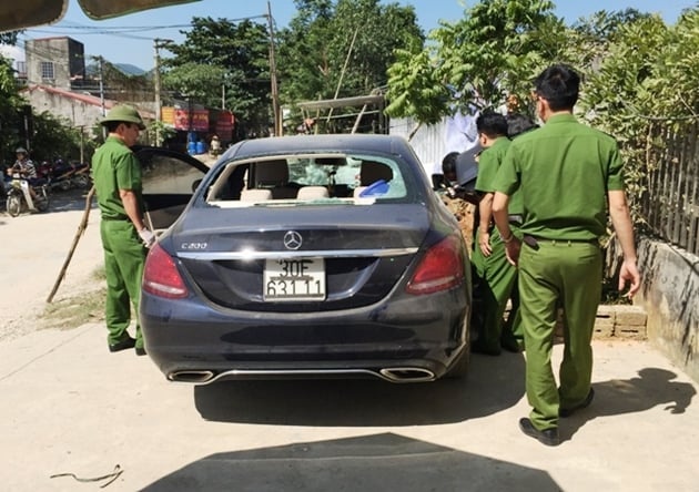 Mercedes C200 bị đập phá ảnh 1 Mercedes C200 bi dap pha anh 1