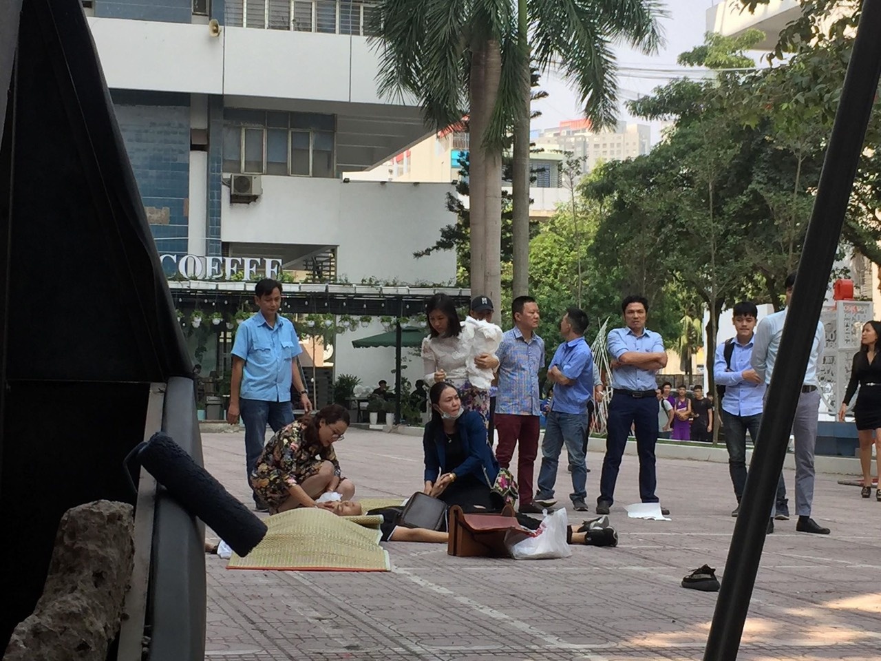 2 nam sinh Kien truc tu vong anh 1