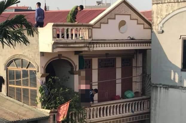 Phat hien mot phu nu chet trong tu the treo co hinh anh