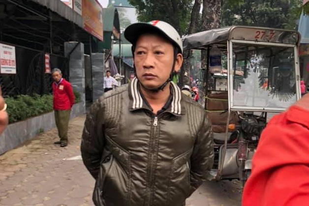 Danh cu ong 80 tuoi anh 1