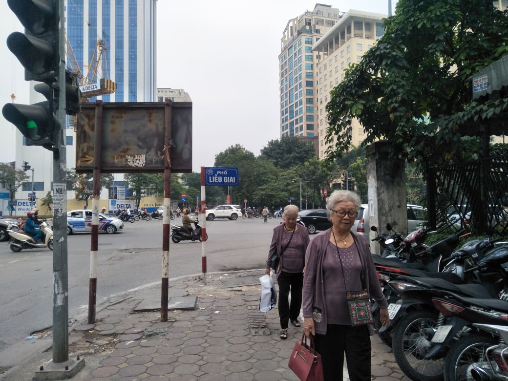 Danh cu ong 80 tuoi anh 2