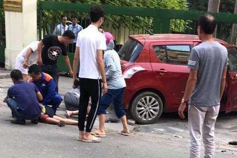 Suzuki Swift tong vang 2 bo con di xe may hinh anh