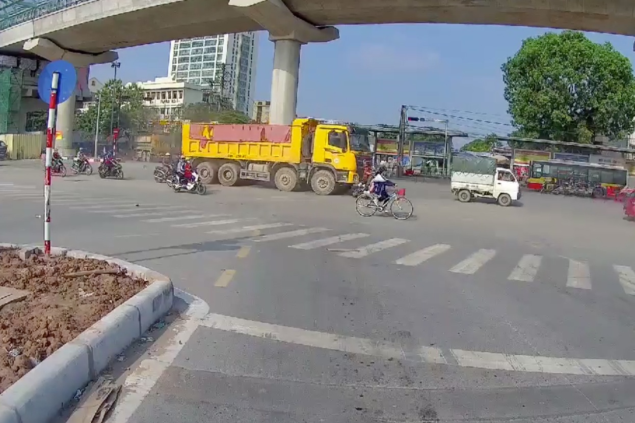 xe tải cán tử vong 2 ông cháu ảnh 1 xe tai can tu vong 2 ong chau anh 1