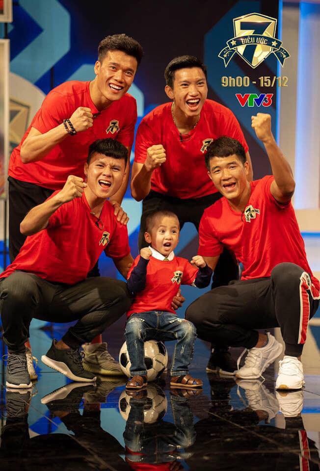 Cup AFF 2018 được bày trong triển lãm ung thư nhi ảnh 3 Cup AFF 2018 duoc bay trong trien lam ung thu nhi anh 3