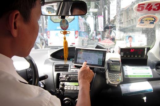 Nu trung ta cong an bi to quyt tien taxi hinh anh