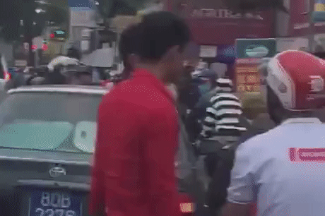 Nguoi trong oto 80B thang tay tat lai xe GoViet hinh anh