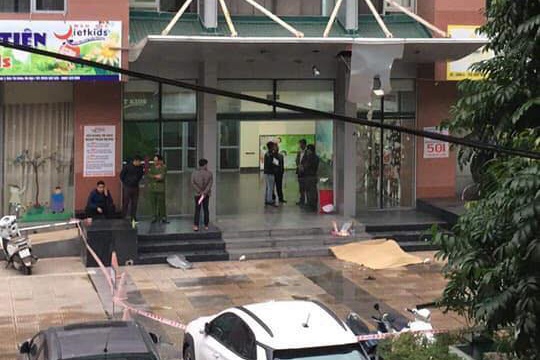 Mot phu nu tu vong sau khi roi tu tang 19 hinh anh