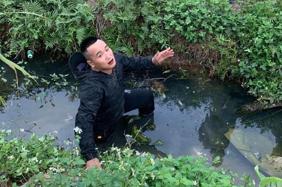 Sam so phu nu, nam thanh nien bi day xuong muong hinh anh