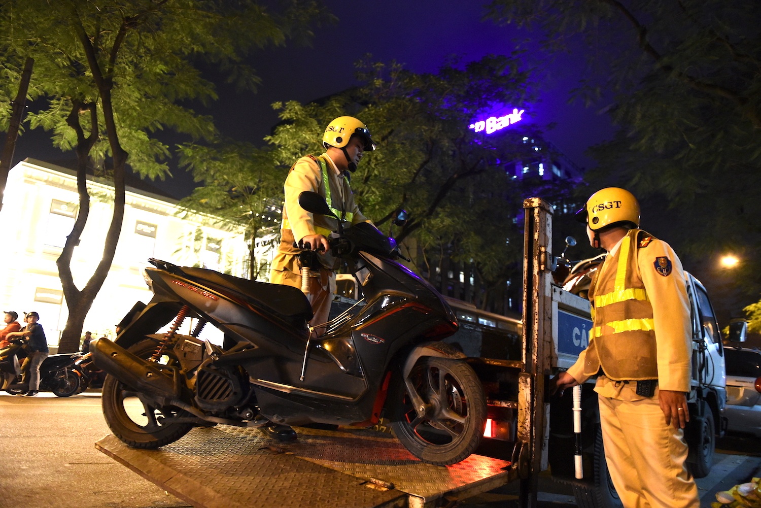 Goi dien xin bo qua loi giao thong anh 2