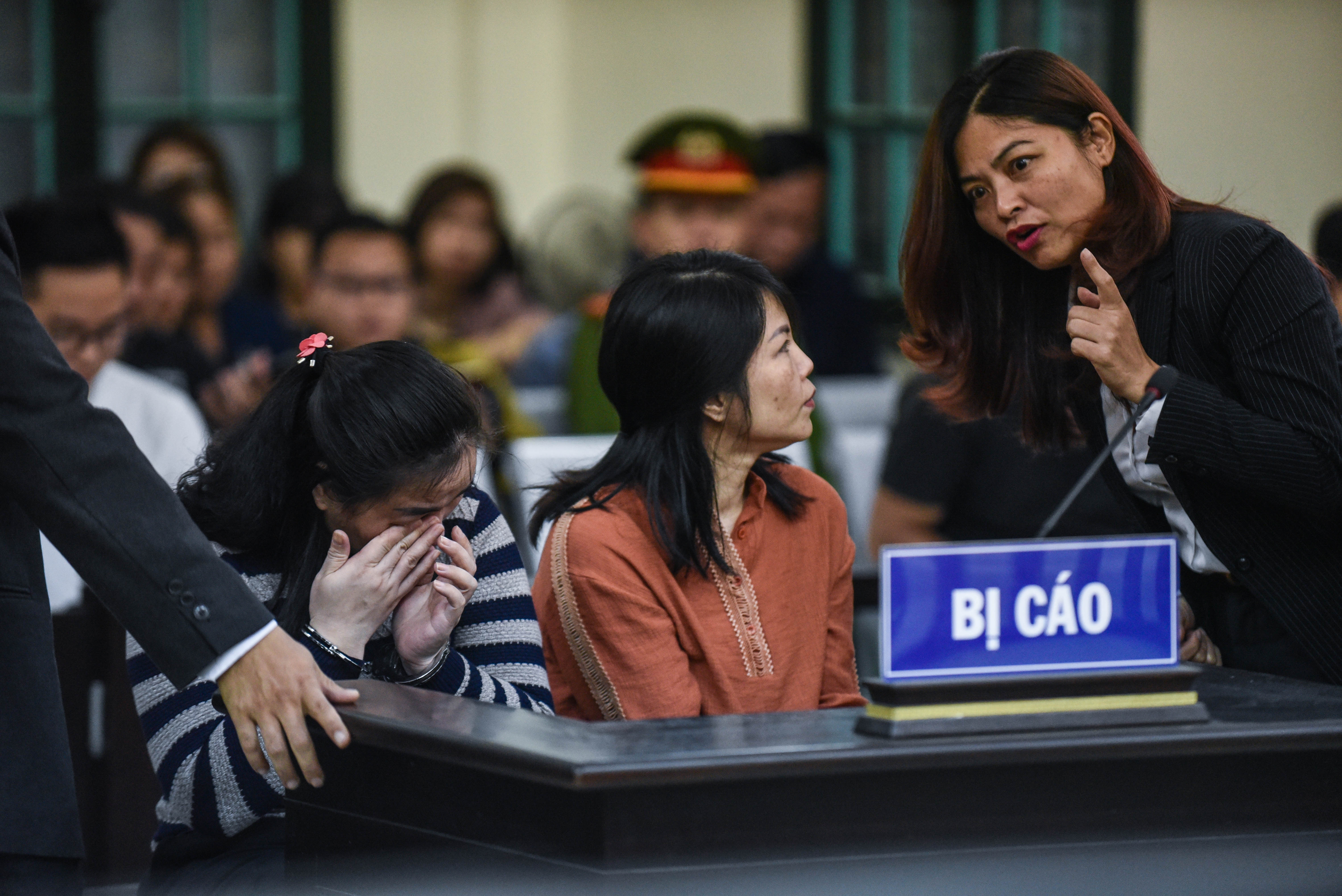 gai bay vu khong doanh nhan anh 1