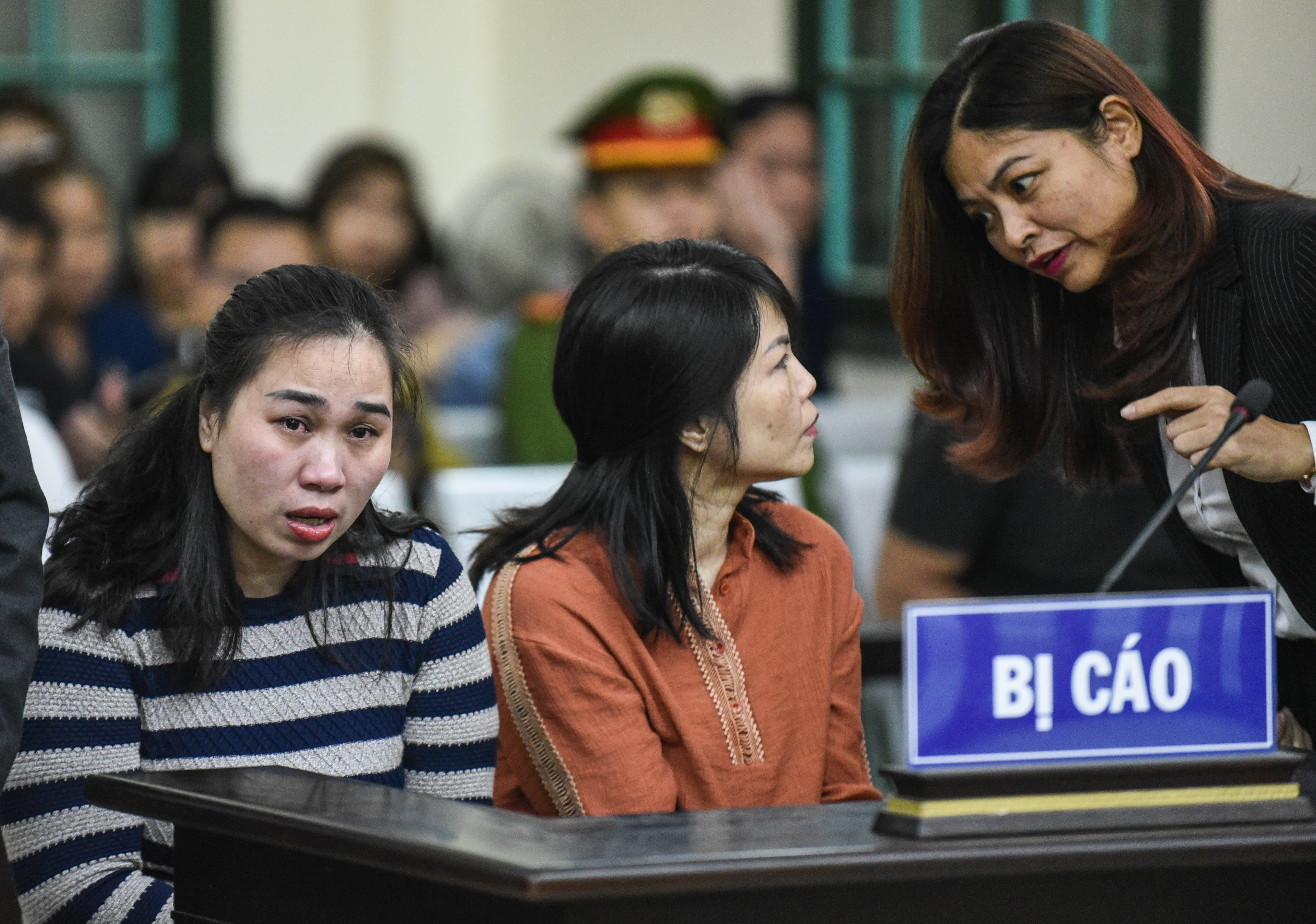 gai bay vu khong doanh nhan anh 2