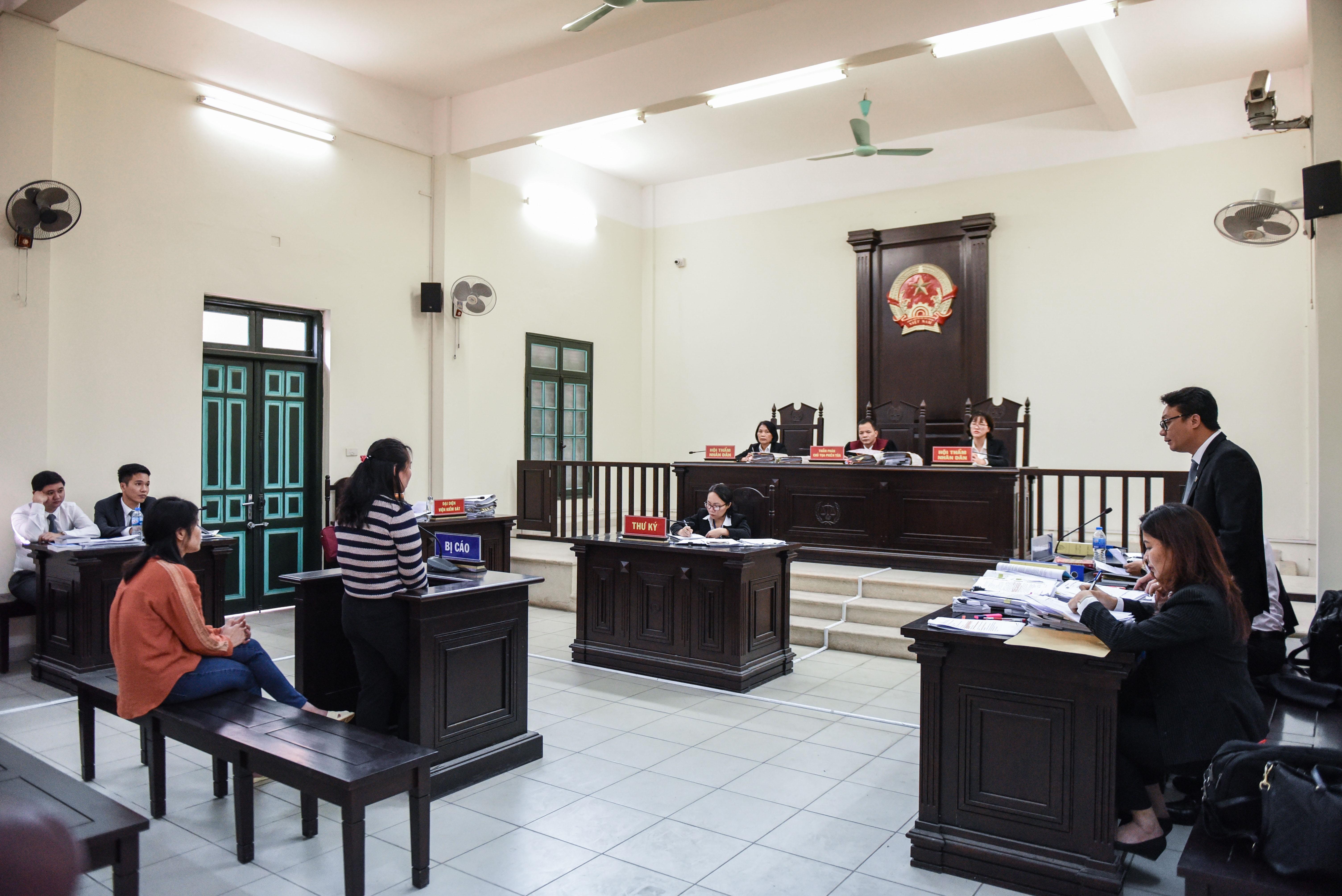 gai bay vu khong doanh nhan anh 8