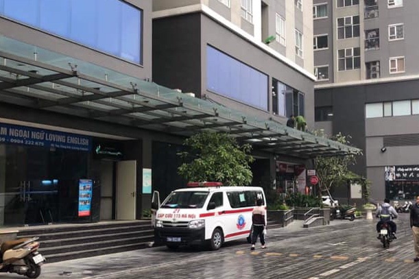 Be gai 5 tuoi roi tu tang 25 chung cu Star Tower hinh anh