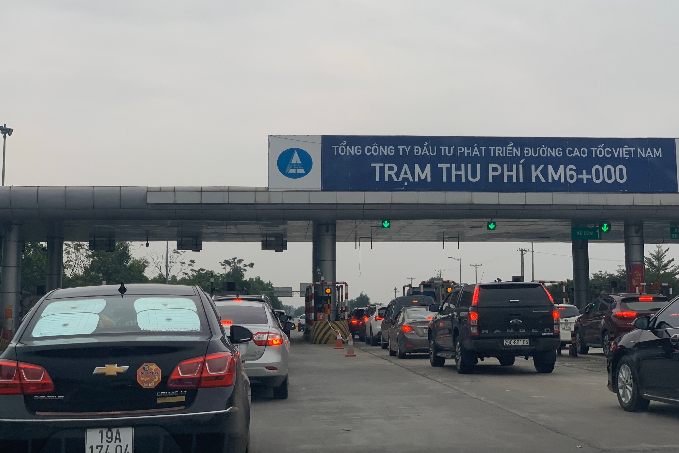 Cao toc Noi Bai - Lao Cai un tac trong ngay nghi Tet cuoi cung hinh anh