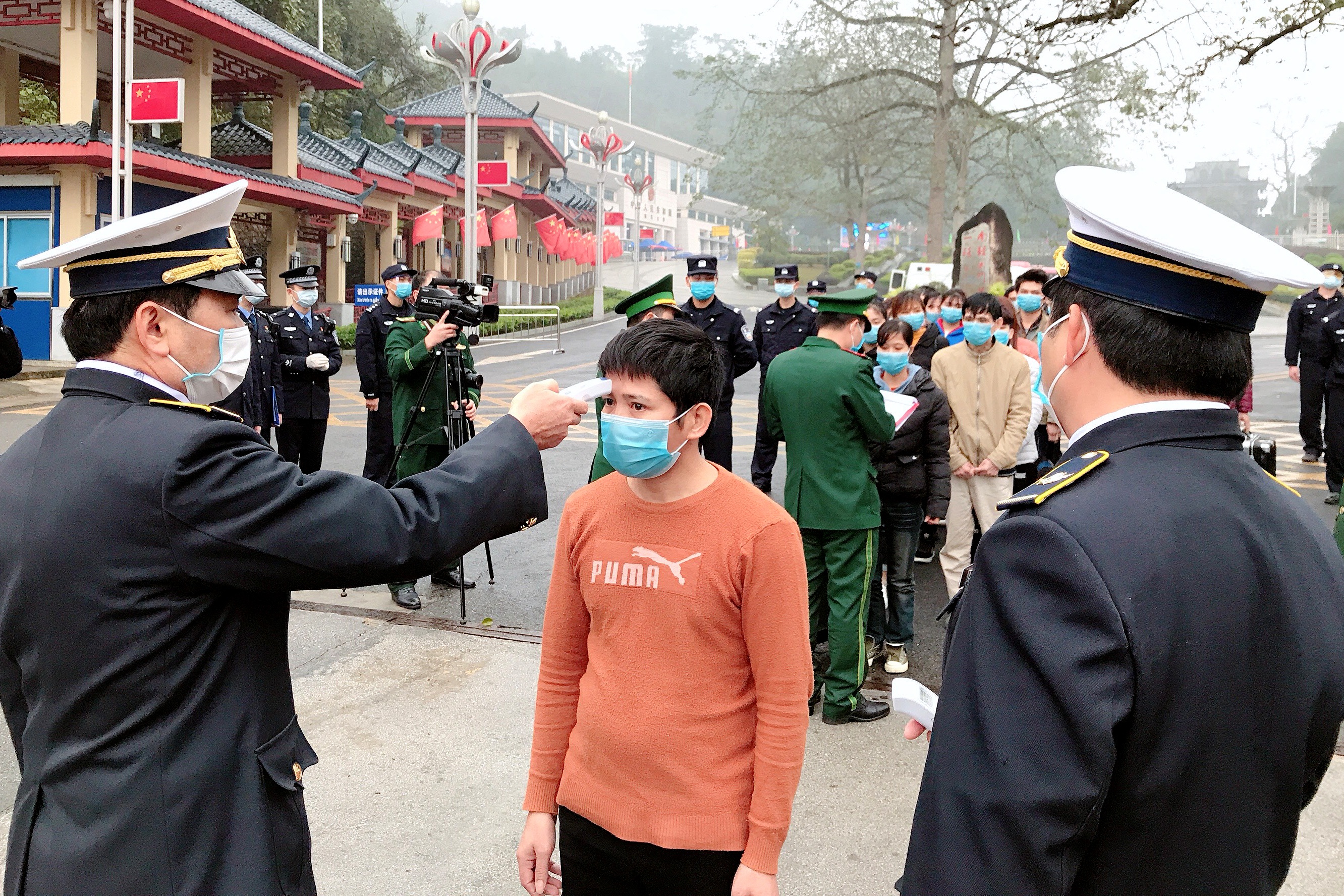 Cach ly nguoi 32 Viet bi Trung Quoc tra ve anh 2