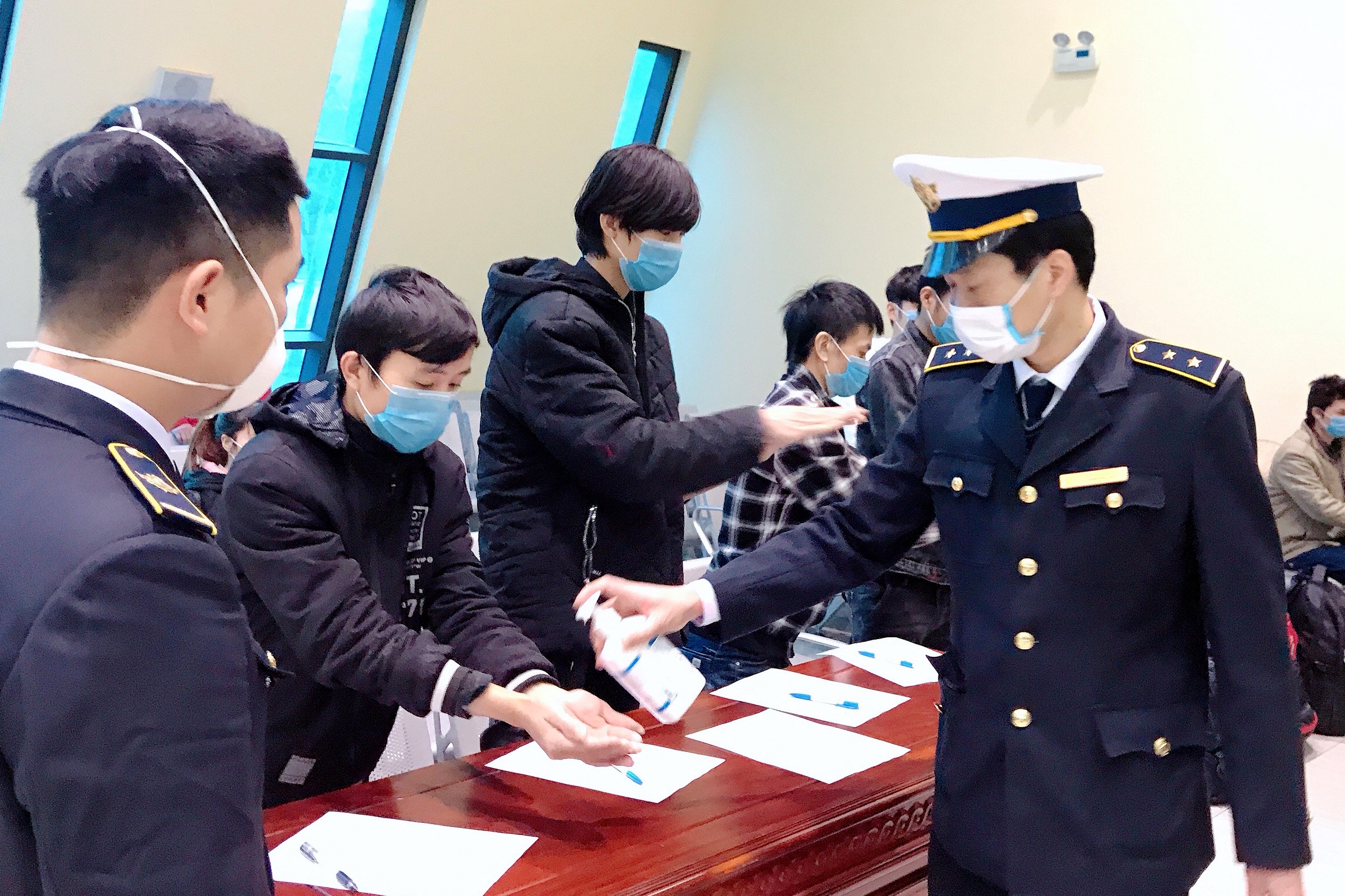 Cach ly nguoi 32 Viet bi Trung Quoc tra ve anh 4