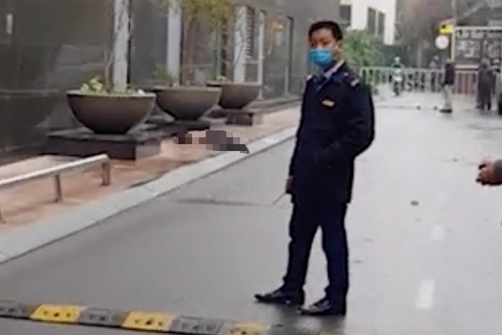 Mot phu nu roi tu tang 20 chung cu o Ha Noi hinh anh