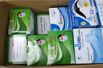 Bat qua tang 3 nguoi buon lau hon 46.000 khau trang hinh anh