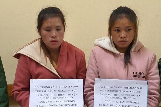 2 co gai Lao van chuyen thue ma tuy qua bien gioi hinh anh