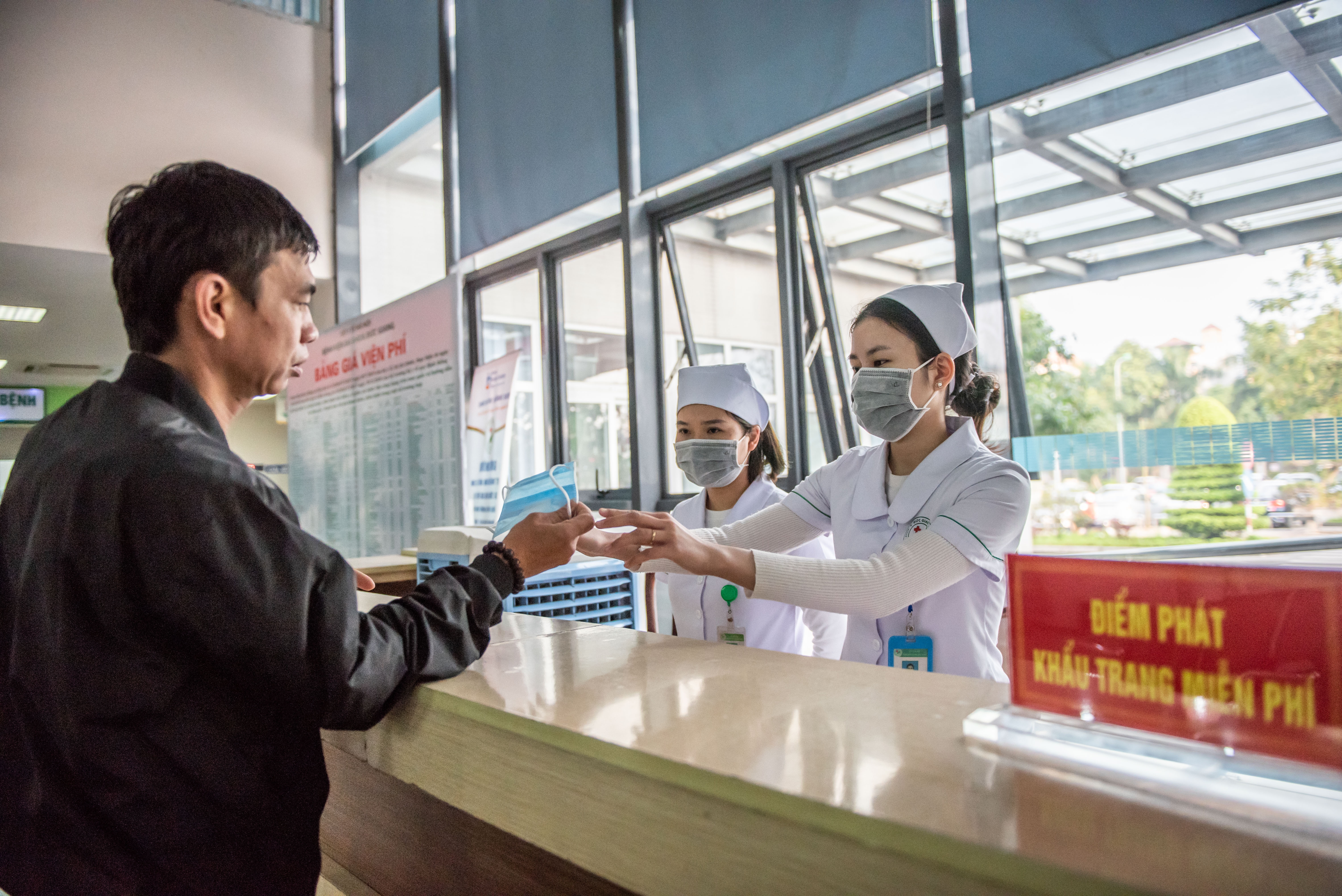 Bi thu Ha Noi kiem tra cong tac phong chong dich covid-19 anh 11