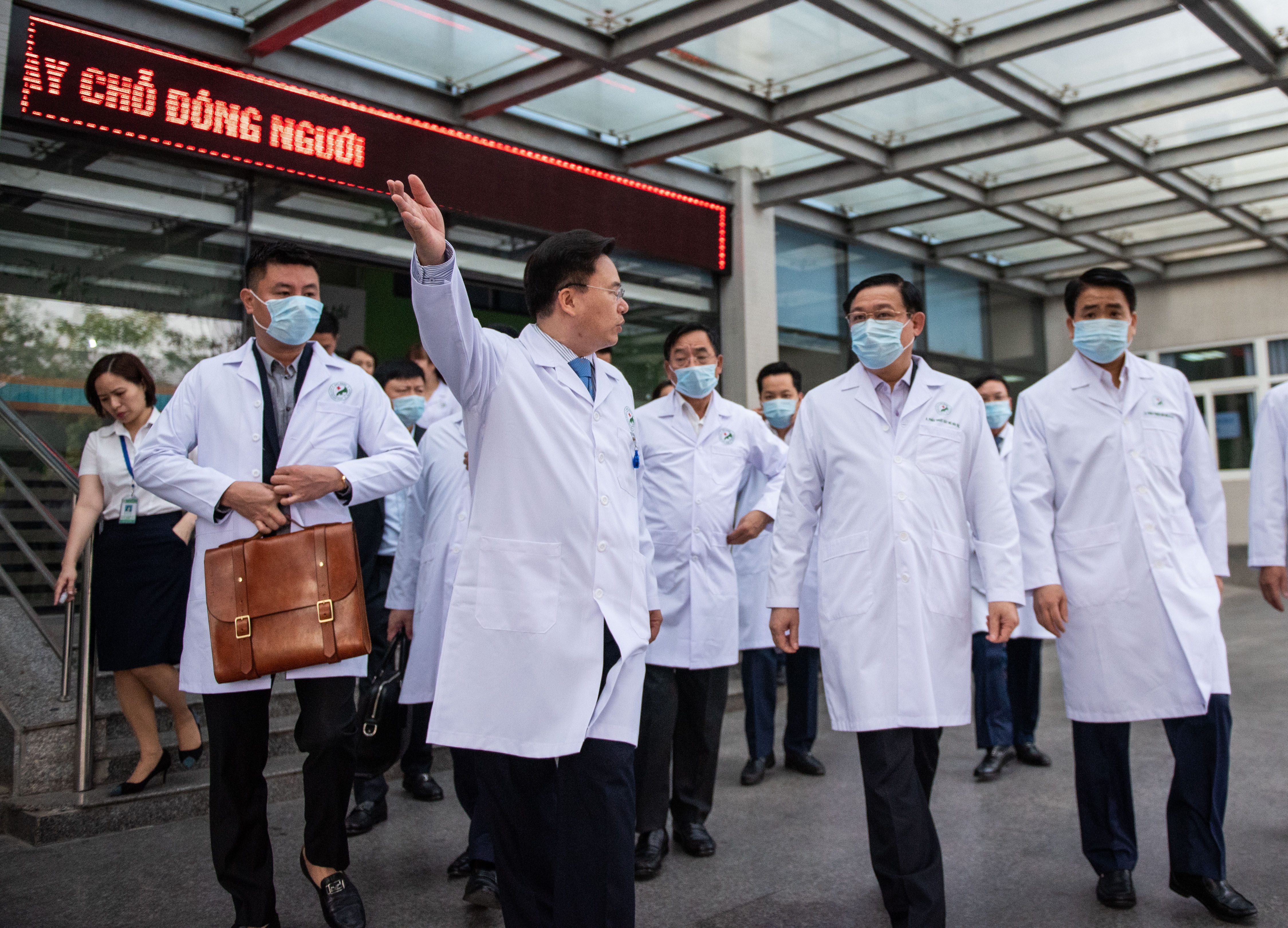 Bi thu Ha Noi kiem tra cong tac phong chong dich covid-19 anh 3