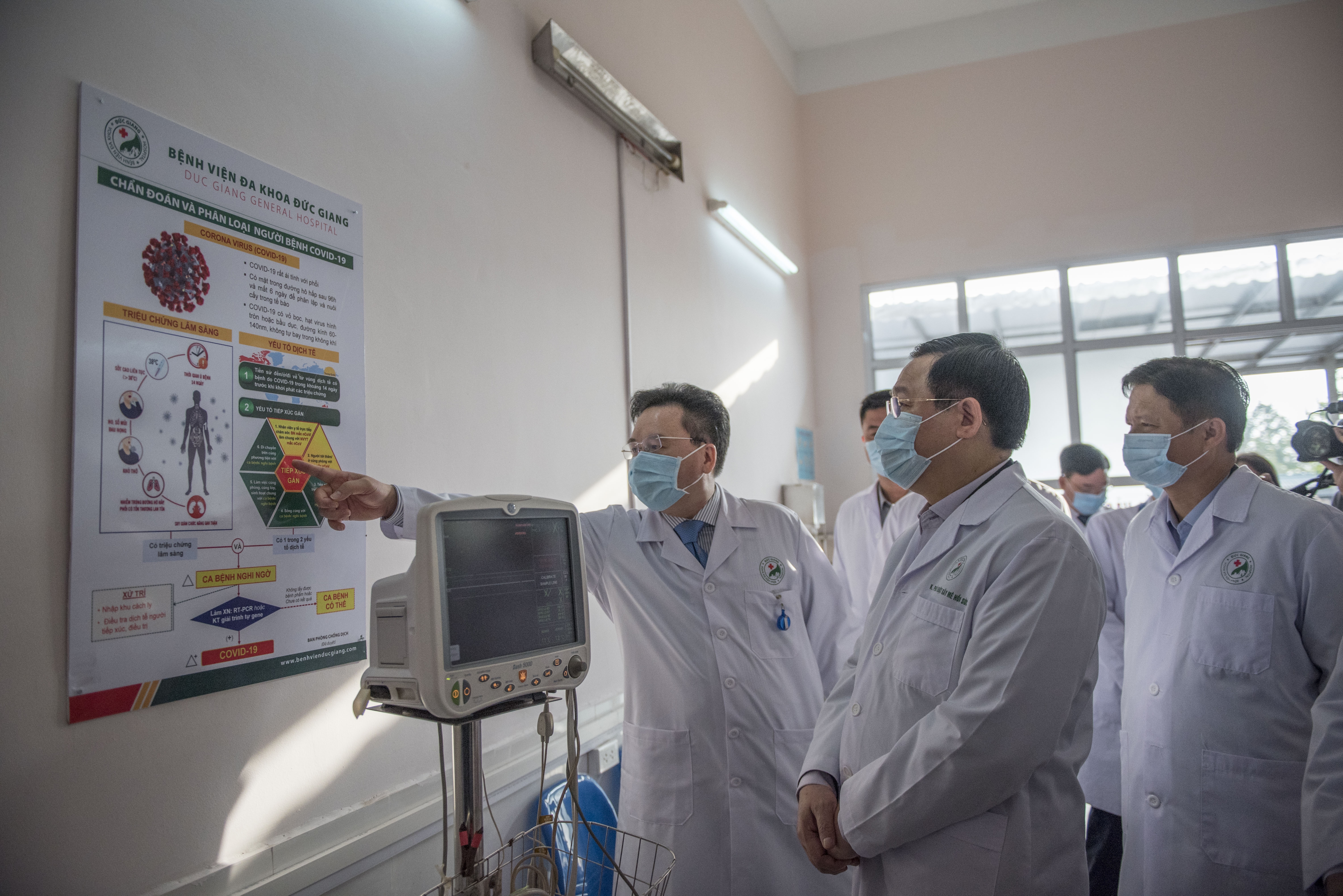 Bi thu Ha Noi kiem tra cong tac phong chong dich covid-19 anh 4