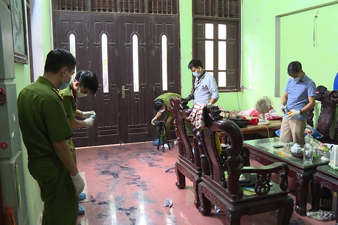 Chong chem vo roi tu sat do ghen tuong hinh anh