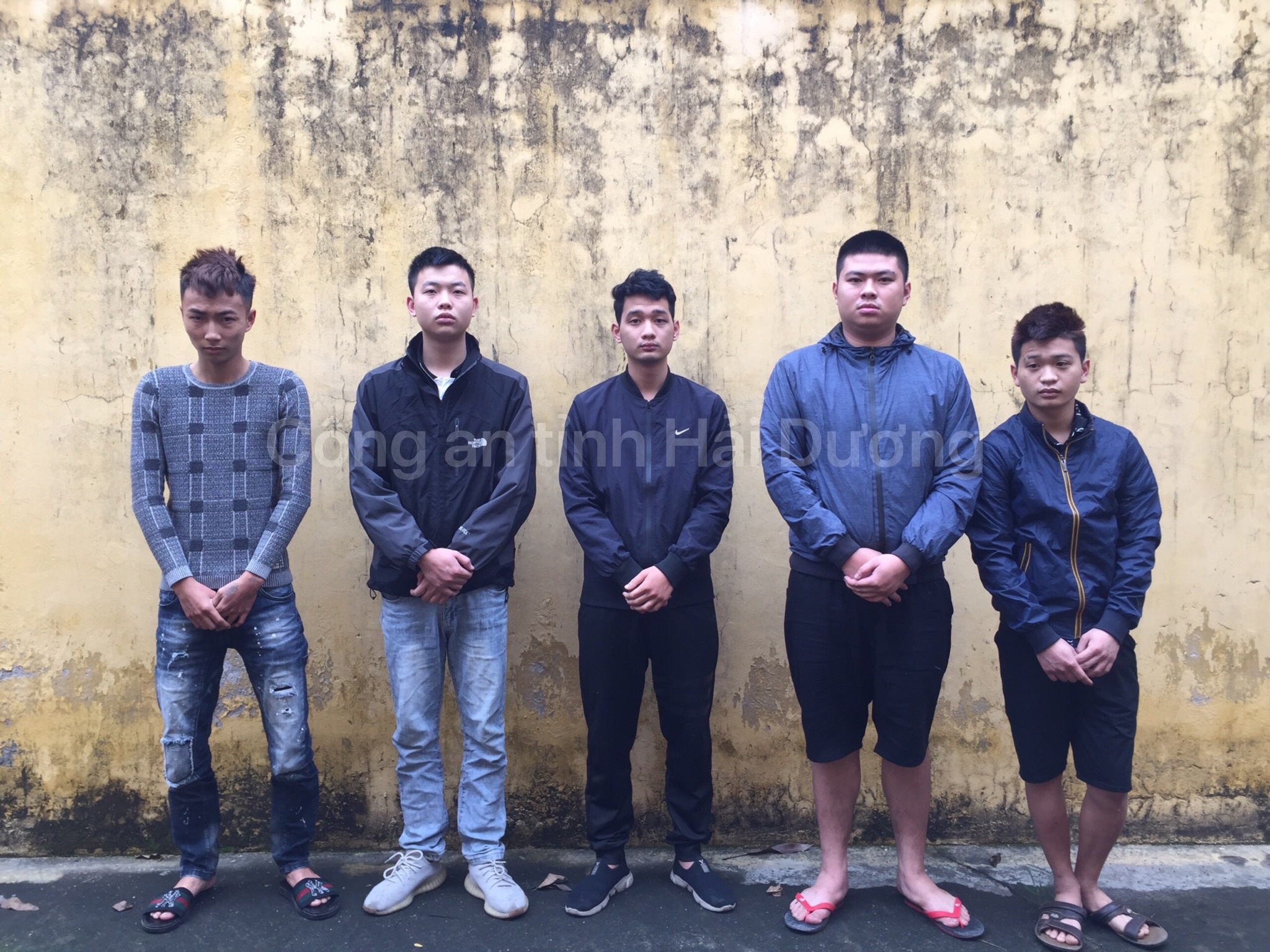 Bac si bi danh hoi dong anh 1