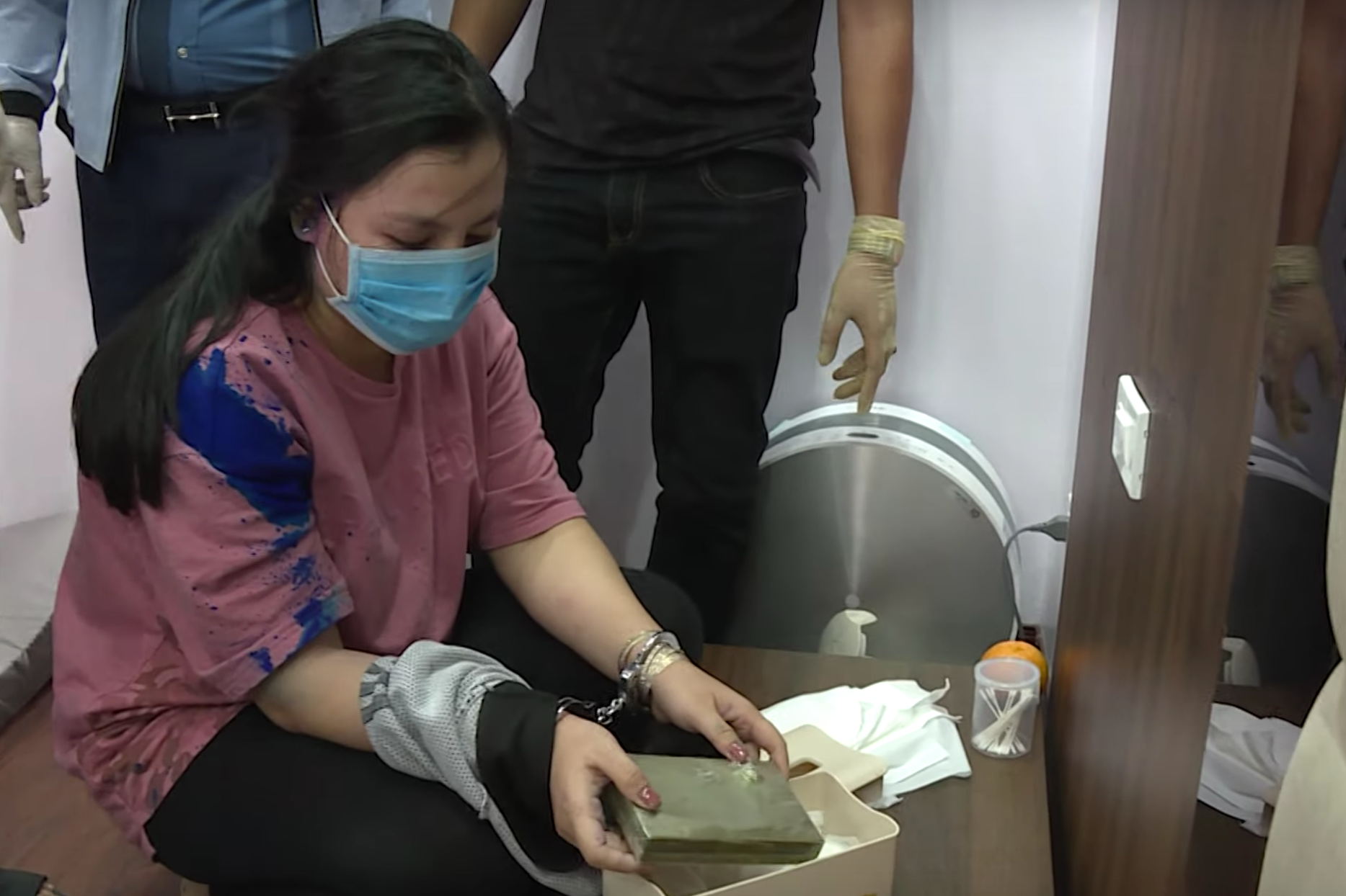 Cô gái mới sinh buôn bán ma tuý ảnh 1 Co gai moi sinh buon ban ma tuy anh 1
