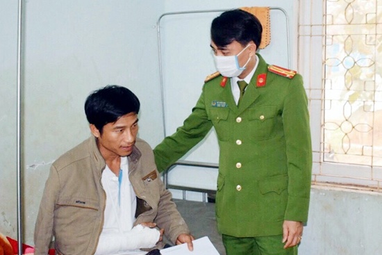 Cong an xa bi ke trom tan cong gay tay hinh anh