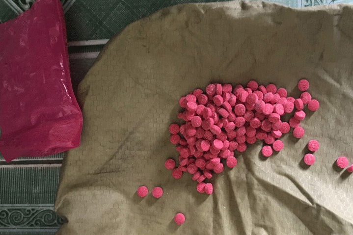 Tàng trữ ma tuý, dao, kiếm ảnh 2 Tang tru ma tuy, dao, kiem anh 2