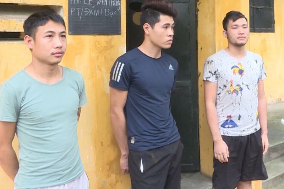 Bat giu con no de doi 60 trieu dong hinh anh