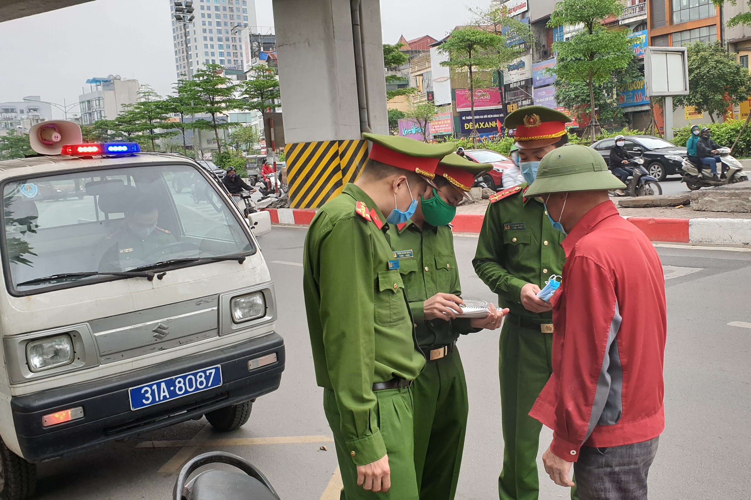 Xu phat nguoi khong deo khau trang anh 1