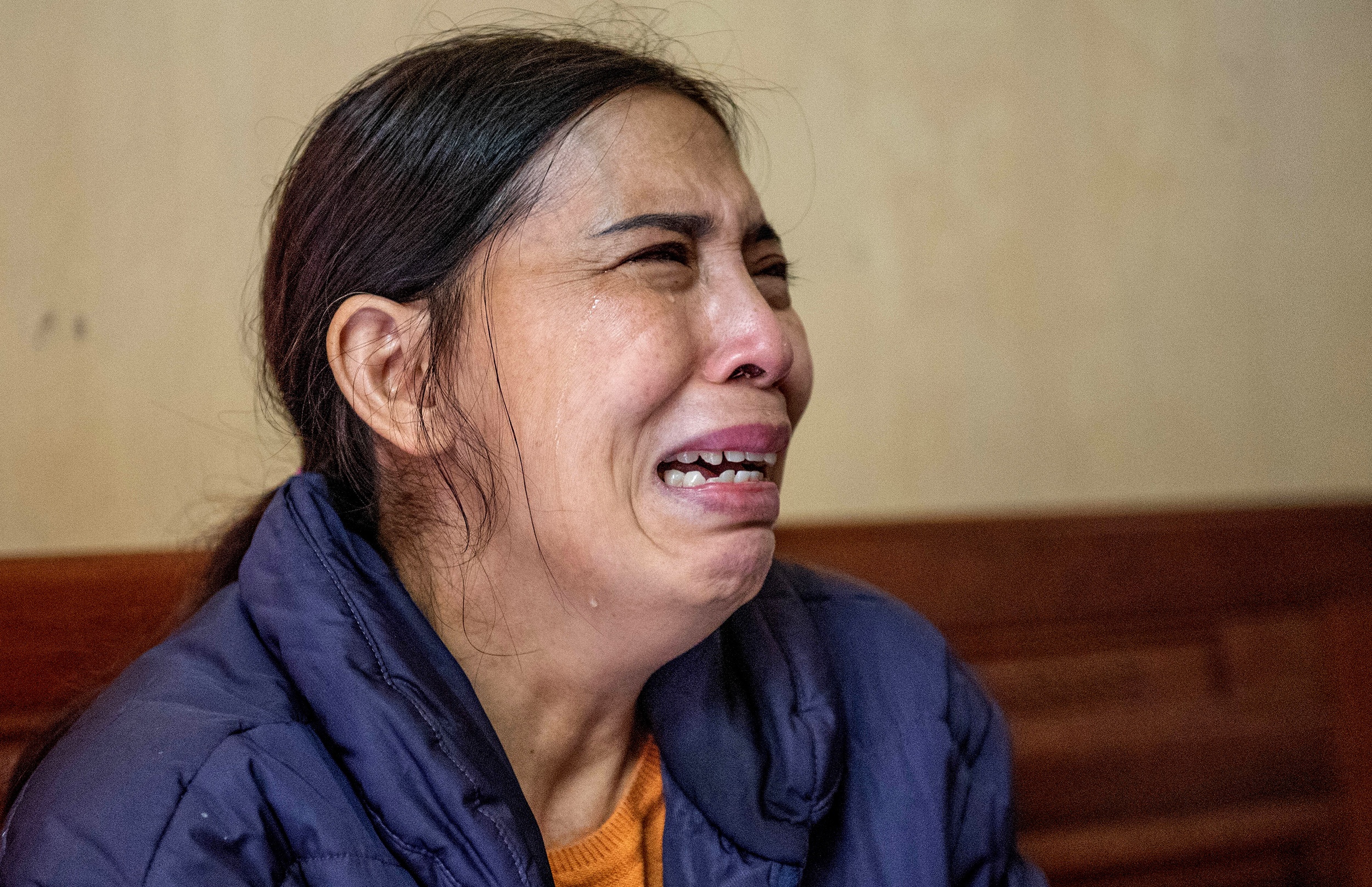 Ba ngoai be gai bi bao hanh muon trung phat con gai anh 1