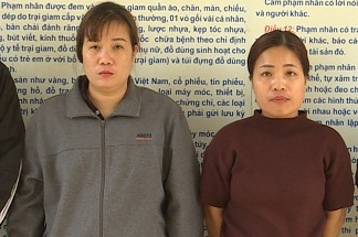 Bat nguoi phu nu dieu hanh nhom cho vay nang lai 365%/nam hinh anh