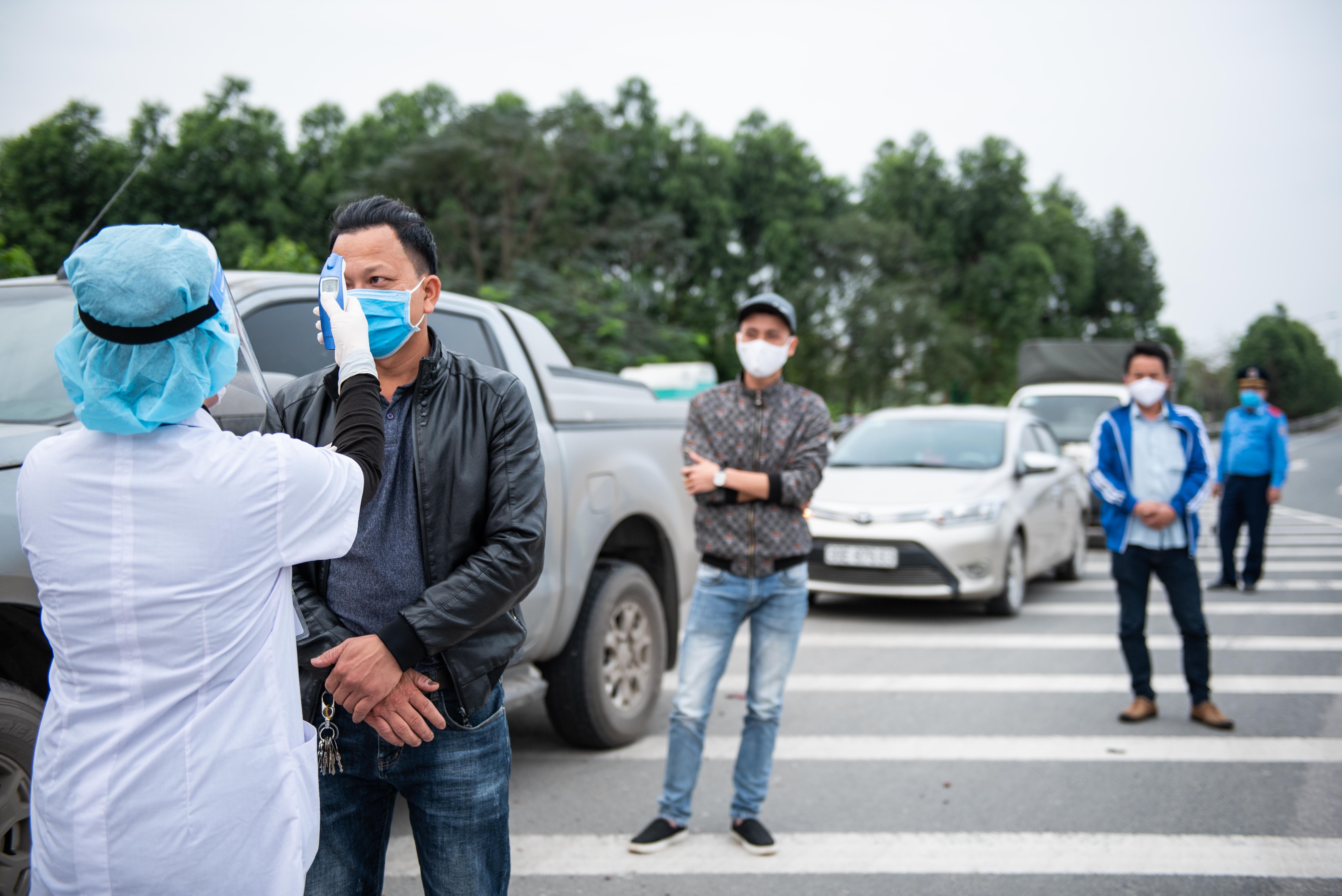 Ha Noi lap tram kiem soat y te anh 8