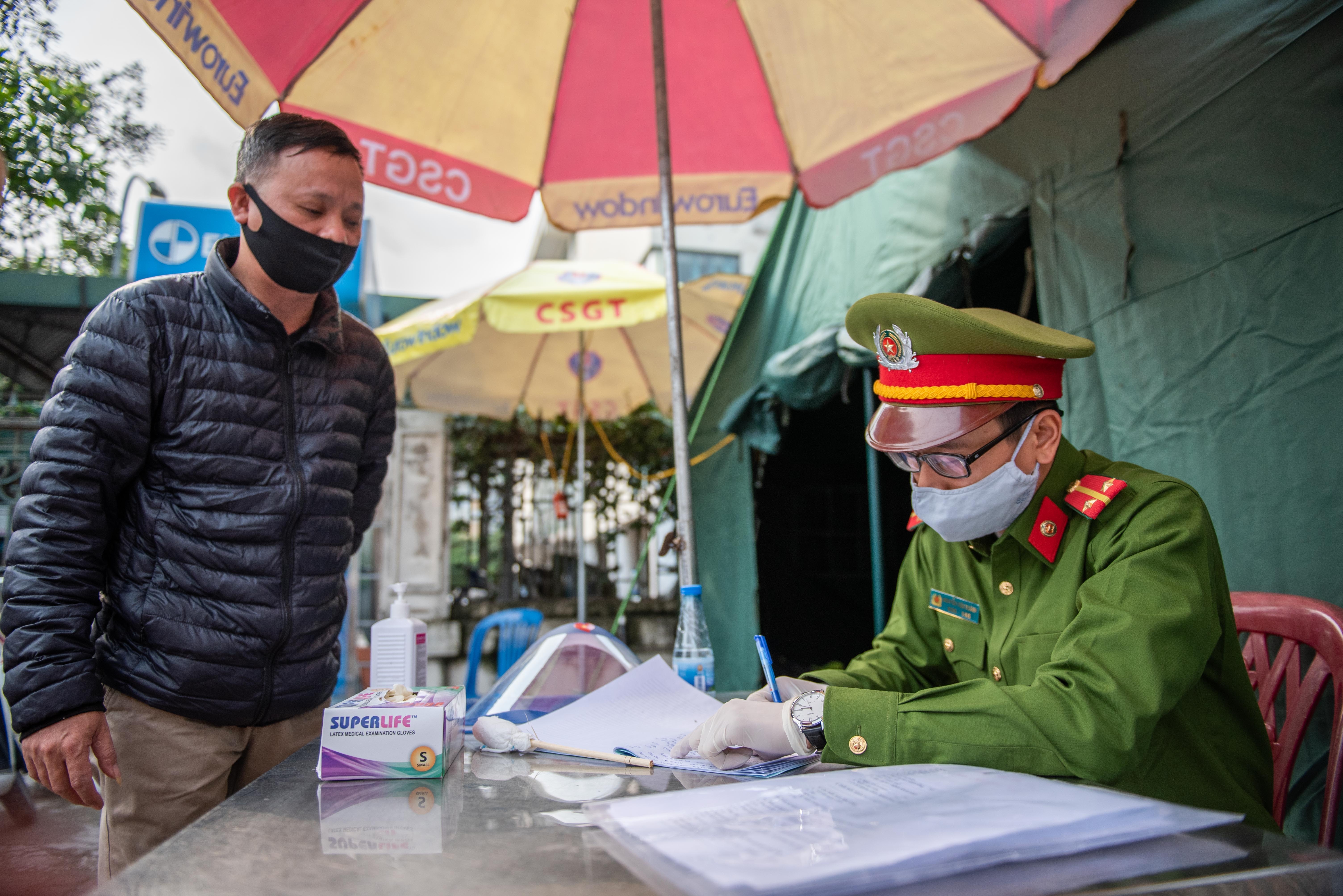 Ha Noi lap tram kiem soat y te anh 2