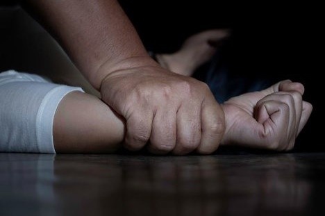 3 cau chau giao cau voi thieu nu hinh anh