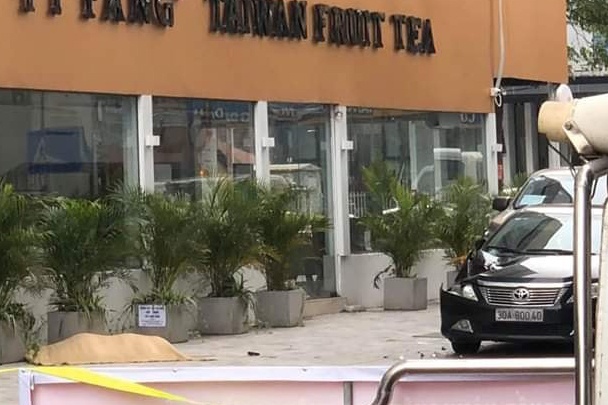 Mot nguoi phu nu roi tu tang cao tu vong hinh anh