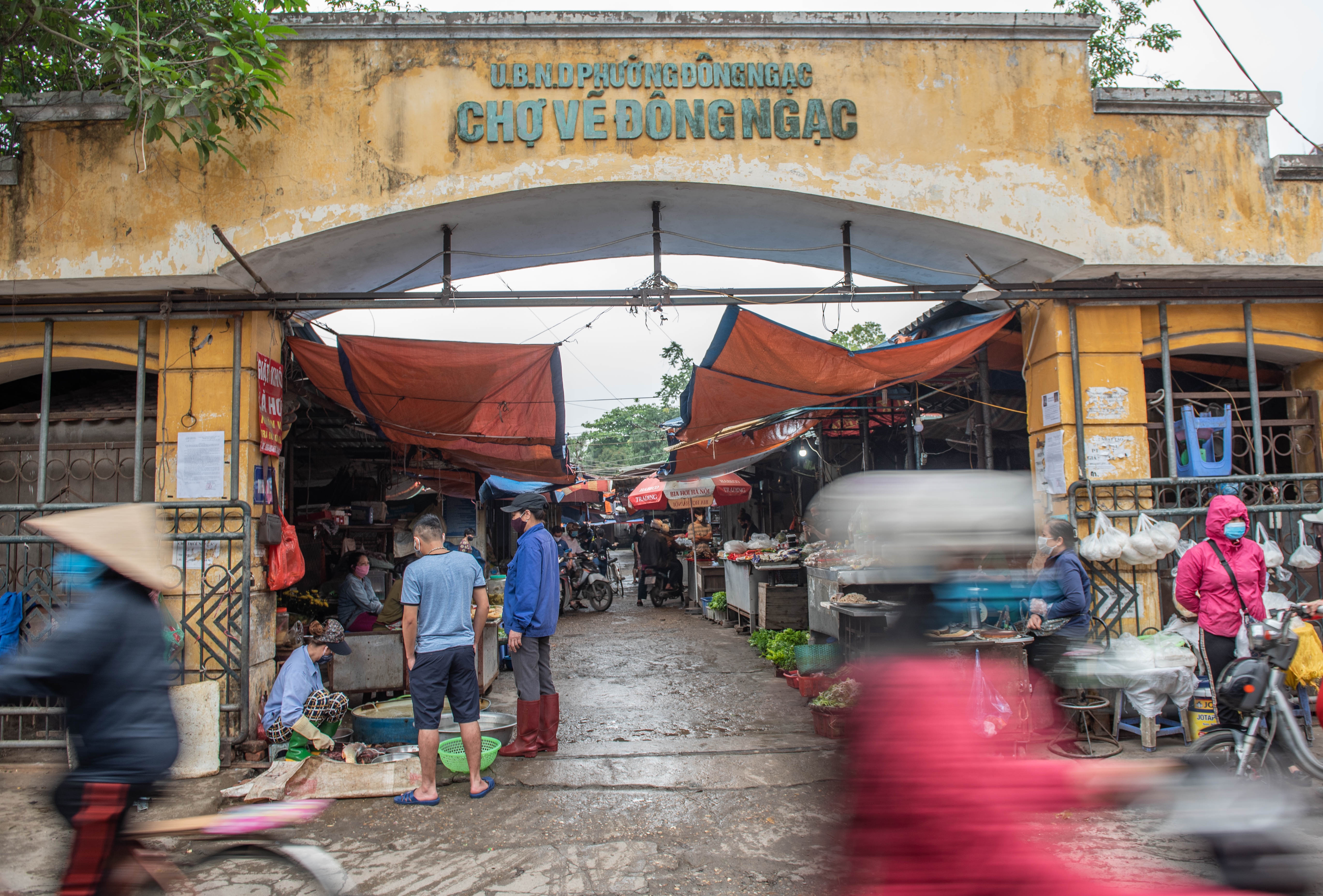 Kiem tra than nhiet nguoi di cho Ve Dong Ngac anh 3