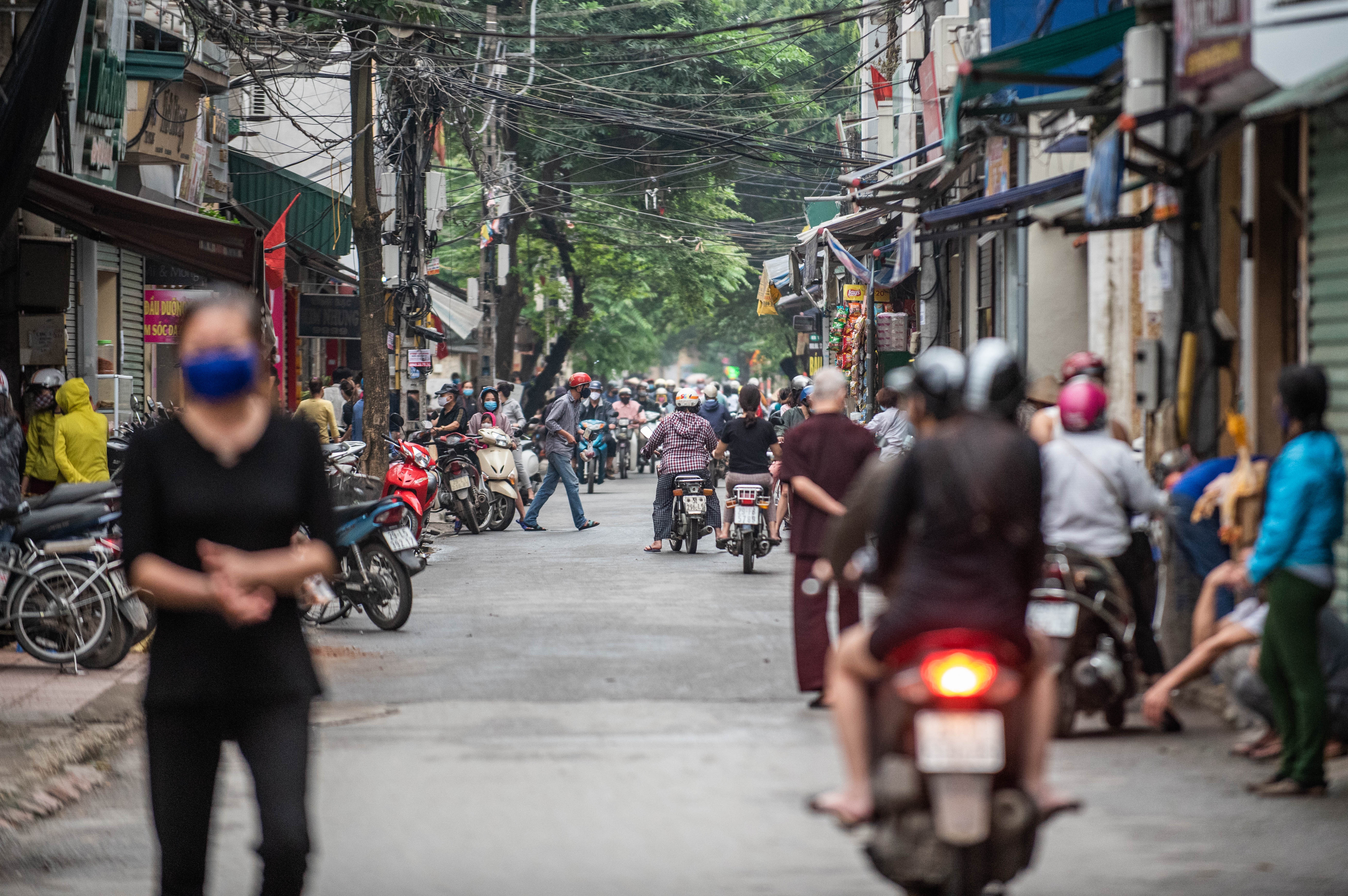 Kiem tra than nhiet nguoi di cho Ve Dong Ngac anh 5