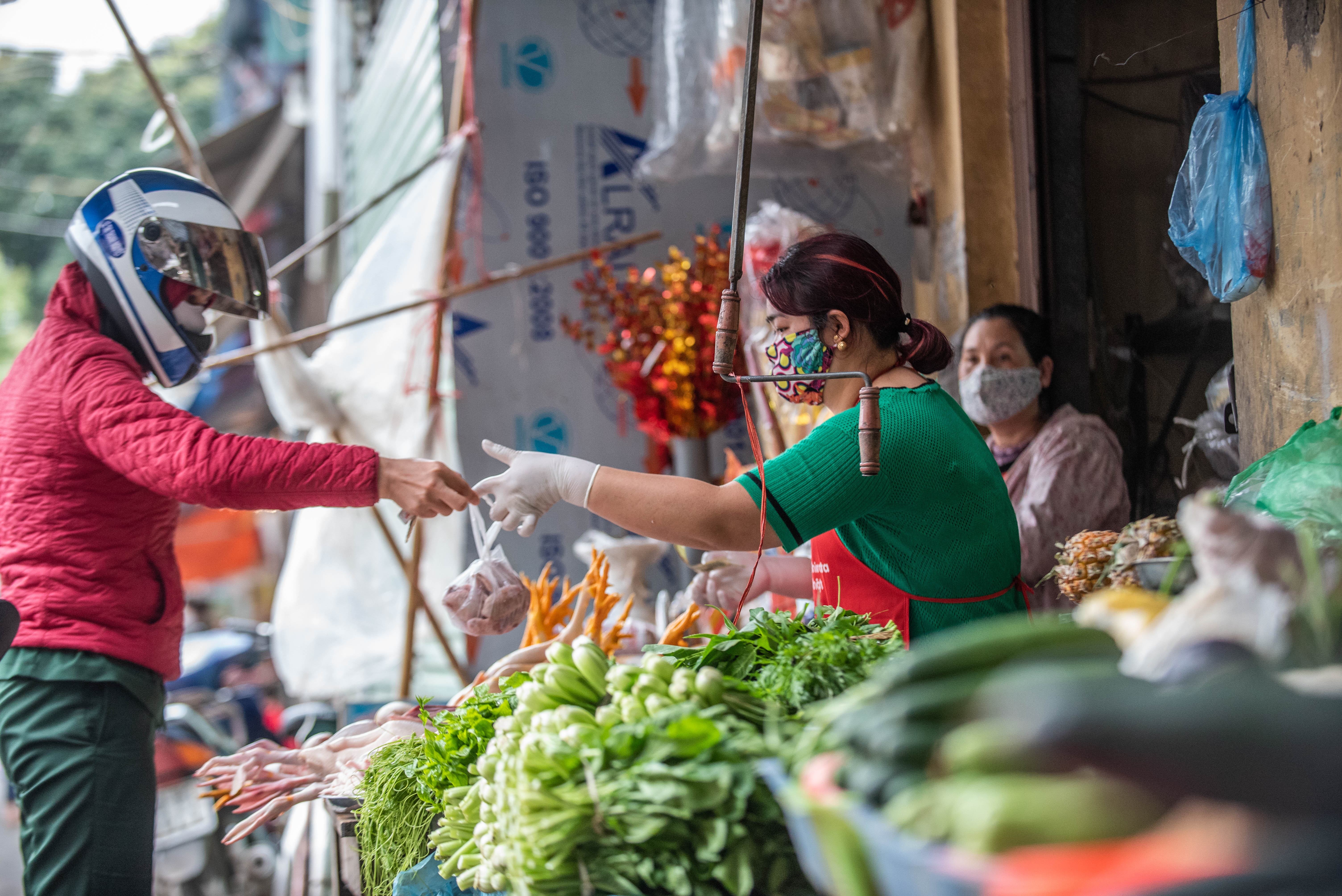 Kiem tra than nhiet nguoi di cho Ve Dong Ngac anh 10