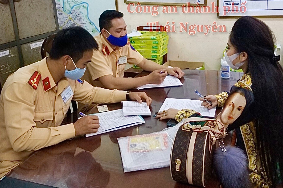 Cô gái đi ngược chiều còn chửi bới người khác ảnh 2 Co gai di nguoc chieu con chui boi nguoi khac anh 2