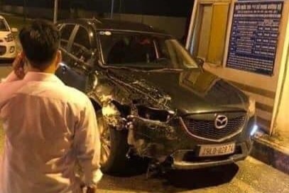 Tai xe lai Mazda CX5 bo chay sau tai nan hinh anh