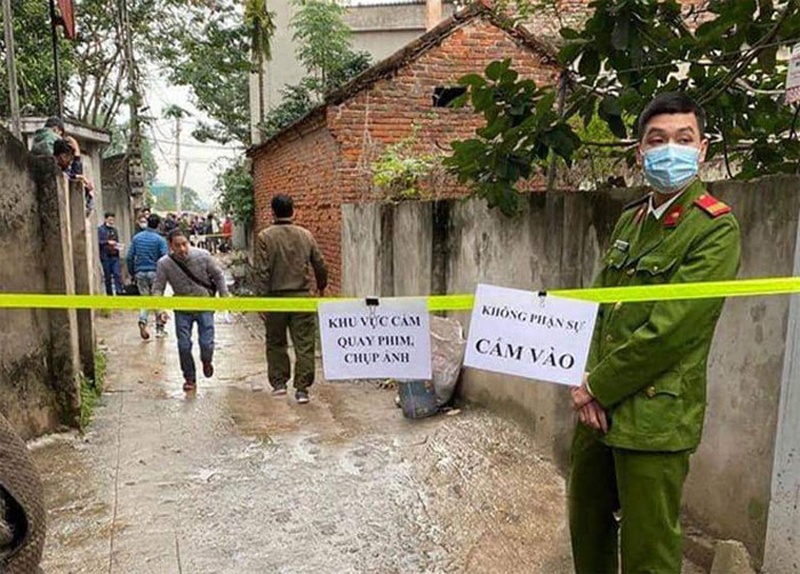 Em trai danh chet chi gai hinh anh