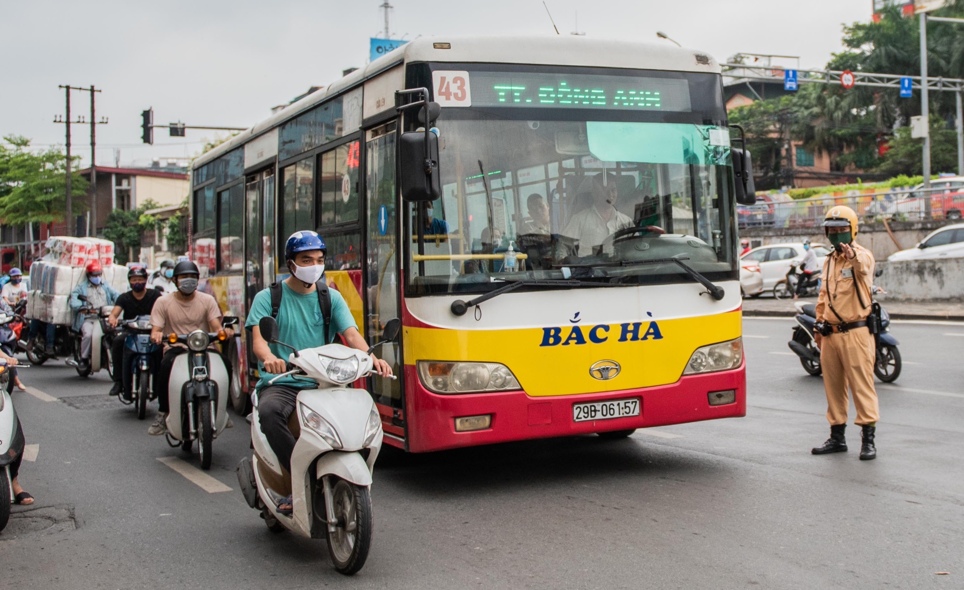 CSGT tong kiem tra cac phuong tien anh 2